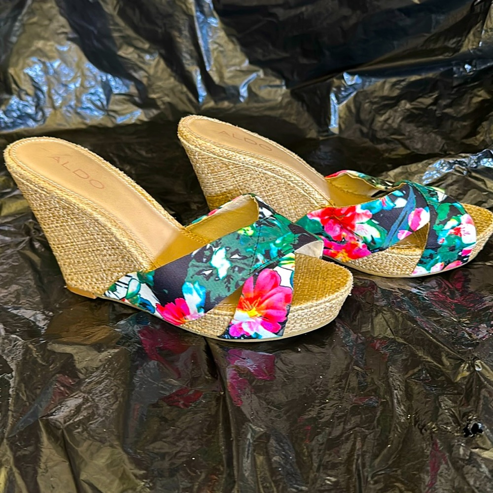 Aldo floral wedges